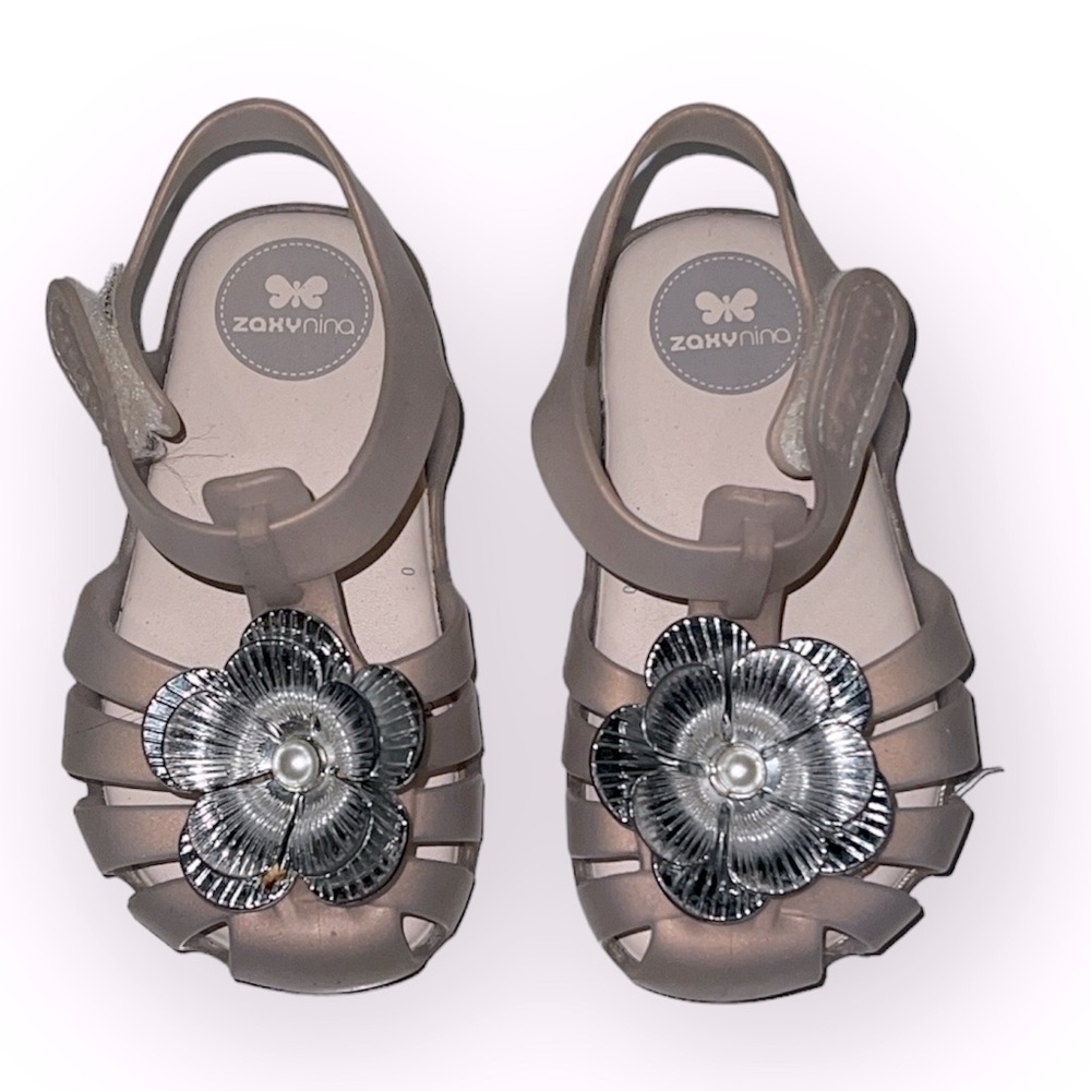 Zaxynina Pearly Silver Flower toddler Velcro shoes size US 7 EUR 22